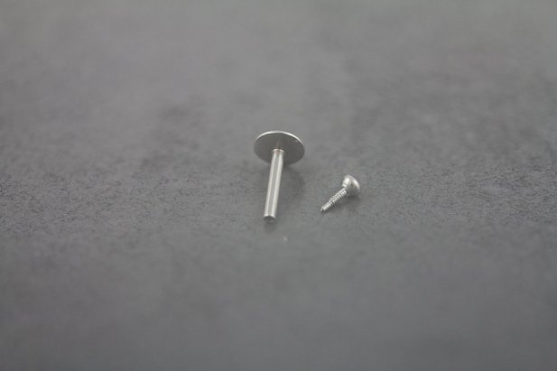 16g Internally Threaded Jewel Labret Stud