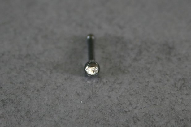 Blackline Clear Gem Nose Bone