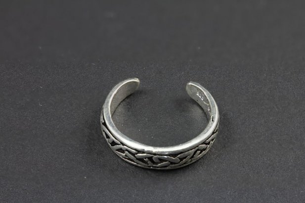 Celtic Engrave Knotted Toe Ring Celtic Engrave Knotted Toe Ring