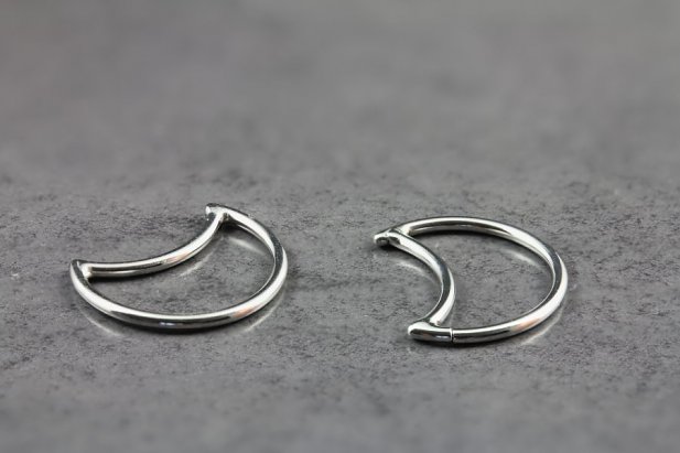 Crescent Moon Seamless Ring - 2