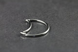 Crescent Moon Seamless Ring - 2
