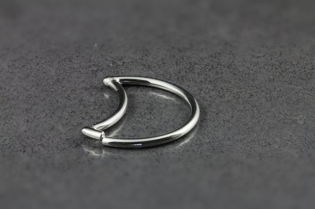 Crescent Moon Seamless Ring - 2