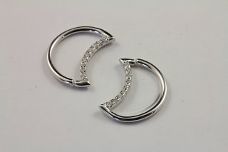 Crescent Moon with Crystals Seamless Ring