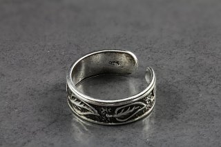 Detailed Engraved Leaf Toe Ring