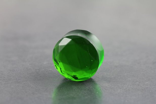Double Faceted Green Glass Plug