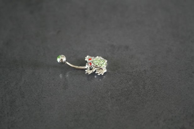 Green Garden Frog Belly Ring