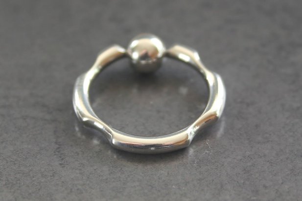 Knotched Cut Captive Ring