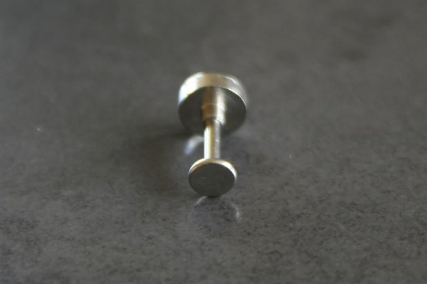 NA Logo Lip Labret